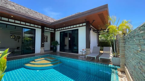 Property building, Patio, Day, Swimming pool, Swimming pool