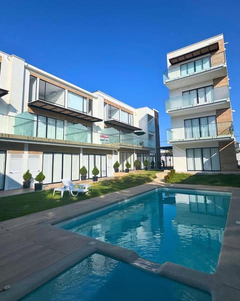 Property building, Day, Pool view, Swimming pool