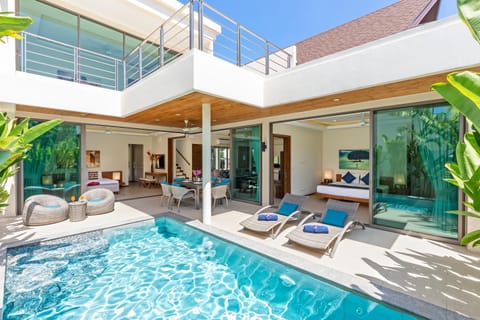 Balcony/Terrace, Seating area, Pool view, Swimming pool, Swimming pool, sunbed