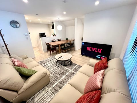 TV and multimedia, Living room, Dining area