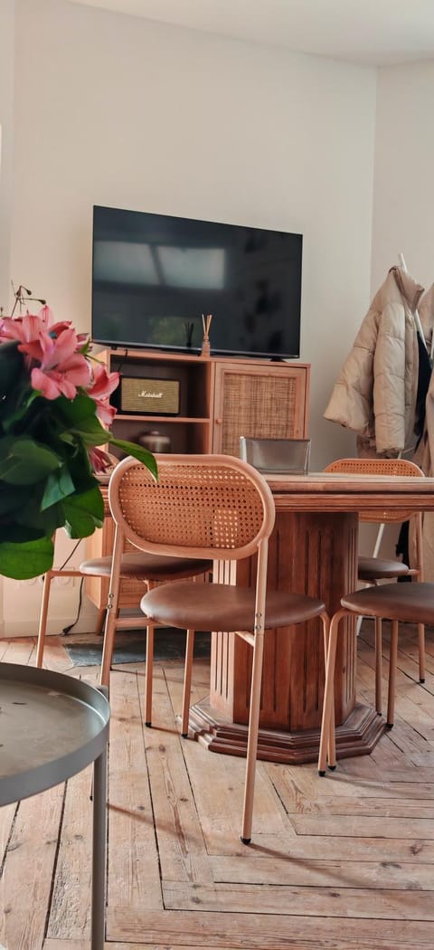 Communal lounge/ TV room, TV and multimedia, Living room, Dining area