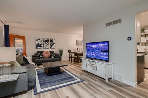 Communal lounge/ TV room, TV and multimedia, Living room, Seating area