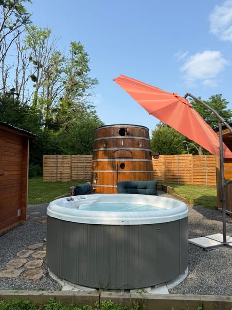 Natural landscape, Hot Tub, Pool view, Swimming pool