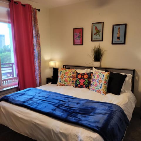 Restaurant/places to eat, Bed, BBQ facilities, Billiard, Bathroom, Balcony/Terrace, Fitness centre/facilities, Decorative detail, Bedroom, City view, Location, cot, dishwasher, fireplace, flat iron, hair dryier, heating, dryer, kitchen, elevator, air conditioner