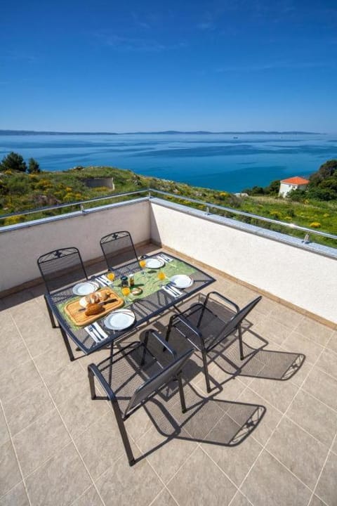 Natural landscape, View (from property/room), Balcony/Terrace, Balcony/Terrace, Seating area, Garden view, Sea view