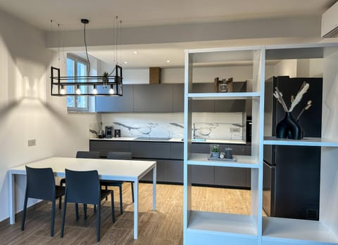 Kitchen or kitchenette, Dining area, stove