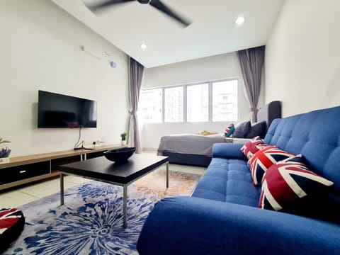 Bed, TV and multimedia, Living room, Seating area