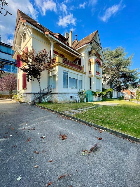 Property building, Patio, Garden, Garden, Parking