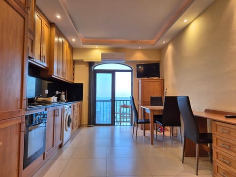 TV and multimedia, Kitchen or kitchenette, Living room, Seating area, Dining area, dishwasher, stove