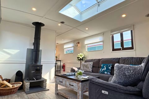 The Swan Flotel - Barton Marina Docked boat in South Derbyshire District