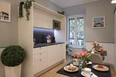 Kitchen or kitchenette, Dining area, Breakfast