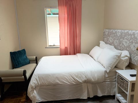 Miches House Bed and Breakfast in Cape Town