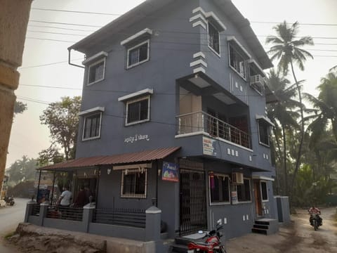 Property building, Location