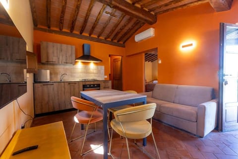 TV and multimedia, Kitchen or kitchenette, Living room, Seating area, Dining area, pet friendly, stove