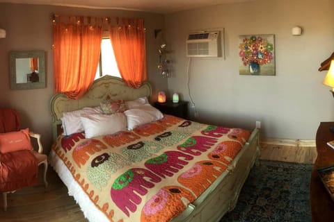 Romantic Yucca Valley Cabin with Hot Tub Cabin in Yucca Valley