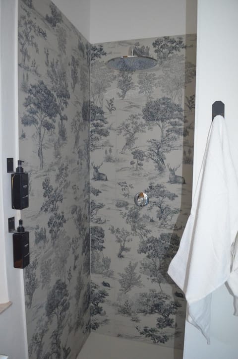 Shower, Bathroom, towels