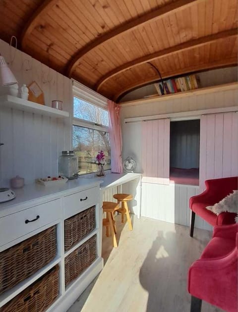 Property building, Living room, Seating area, Dining area, pet friendly