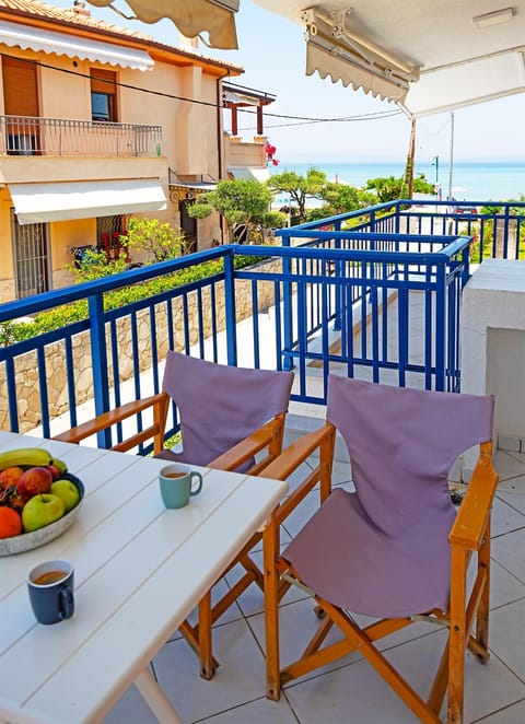 Patio, Day, Natural landscape, View (from property/room), Balcony/Terrace, Seating area, Sea view
