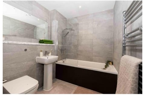 Luxe home Apartment in Salford