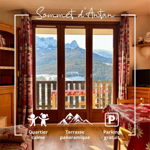 Living room, Mountain view