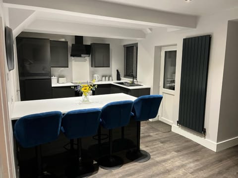 Kitchen or kitchenette, Dining area, stove