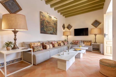TV and multimedia, Living room, Evening entertainment