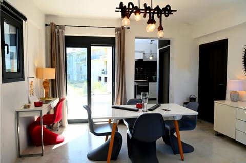 Seating area, Dining area