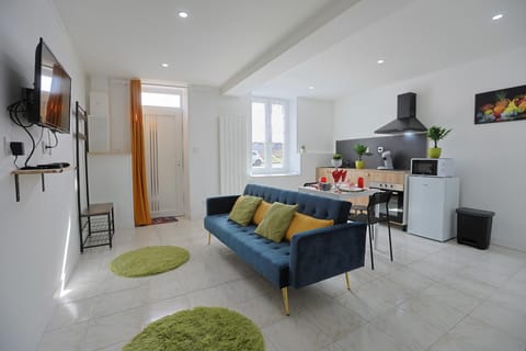 TV and multimedia, Living room, Dining area