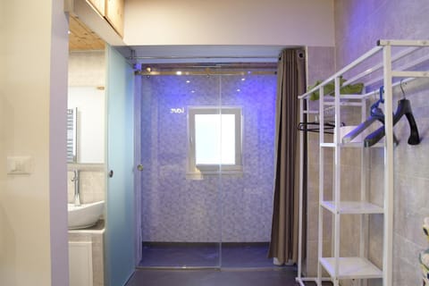 Shower, Bathroom, towels