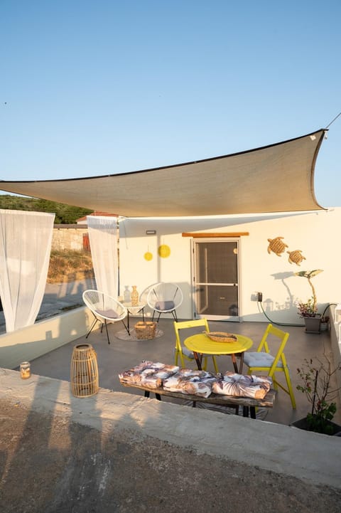 Property building, Patio, Day, View (from property/room), Balcony/Terrace, Living room, Seating area, Dining area
