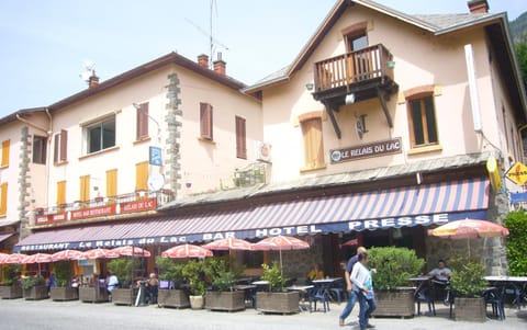 Patio, Facade/entrance, On-site shops, Lounge or bar
