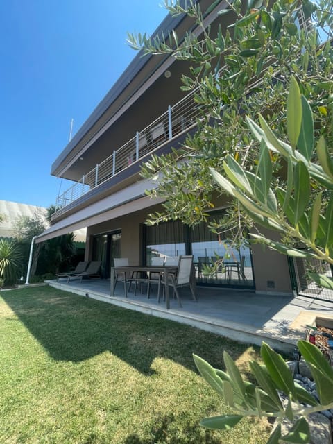 Property building, Garden