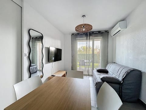 Living room, air conditioner