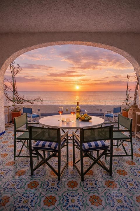 Patio, Natural landscape, View (from property/room), Balcony/Terrace, Dining area, Sunrise, Sunset