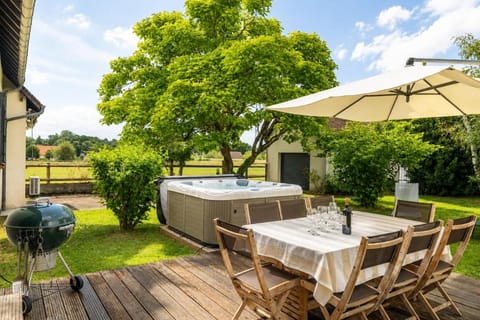 Patio, Natural landscape, Garden, sunbed