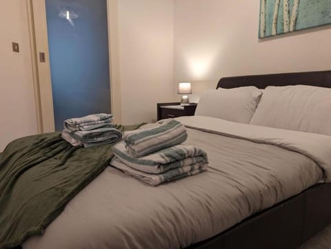 Bed, Photo of the whole room, Bedroom, towels