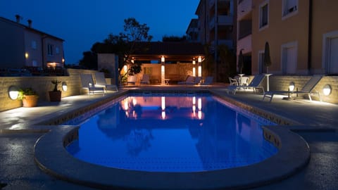 Swimming pool, Swimming pool