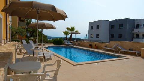 Swimming pool, Swimming pool