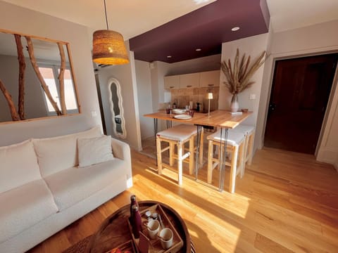 Wisteria Villa - Nuit Enchantée, Ecully Bed and Breakfast in Tassin-la-Demi-Lune