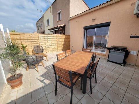 Patio, BBQ facilities