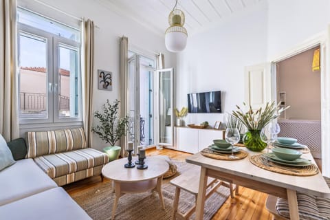 TV and multimedia, Living room, Seating area, Dining area