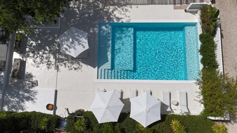 Swimming pool, sunbed