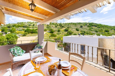 View (from property/room), Balcony/Terrace, Dining area, Mountain view