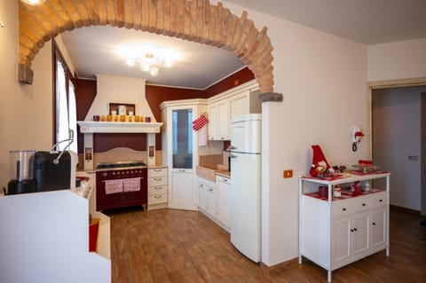 Kitchen or kitchenette, oven