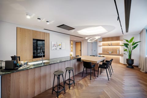 Dining area, kitchen