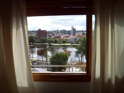 Photo of the whole room, Lake view