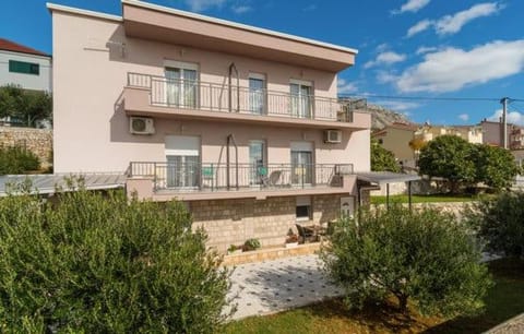 Property building, Day, Natural landscape, Garden