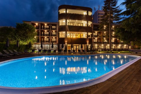 Property building, Night, Garden view, Pool view, Swimming pool, sunbed