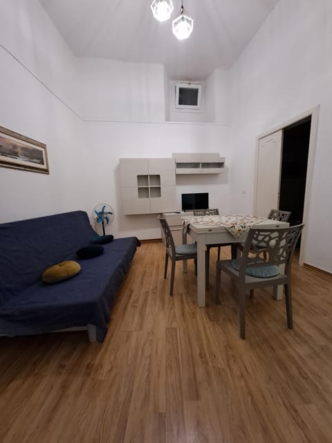 TV and multimedia, Living room, Dining area, air conditioner
