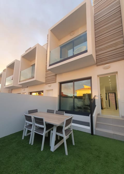 Off site, Balcony/Terrace, internet